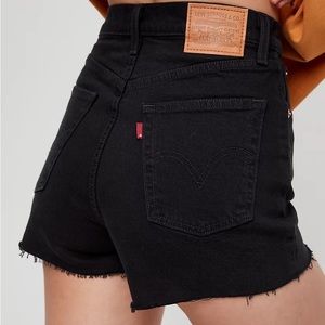 Levi’s Ribcage Short. No tags. Never worn.